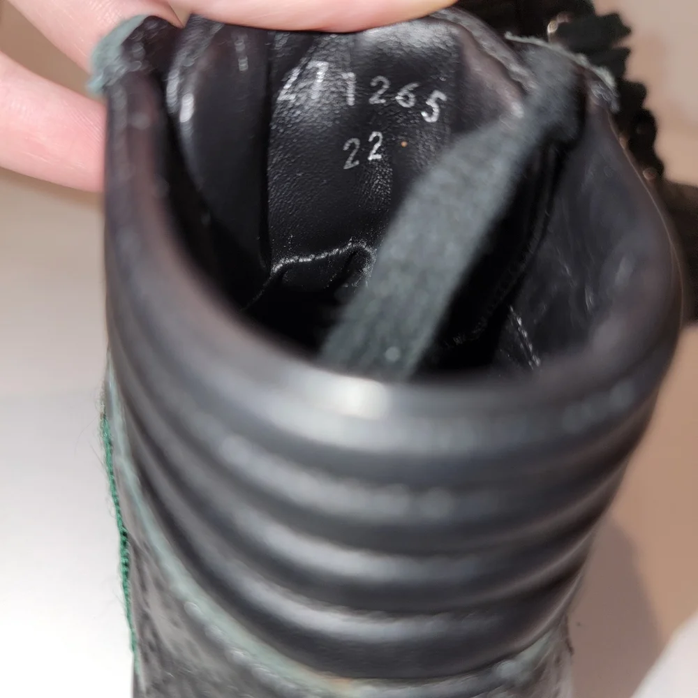 Gucci boots boys monogram web coda sneaker in black size 22